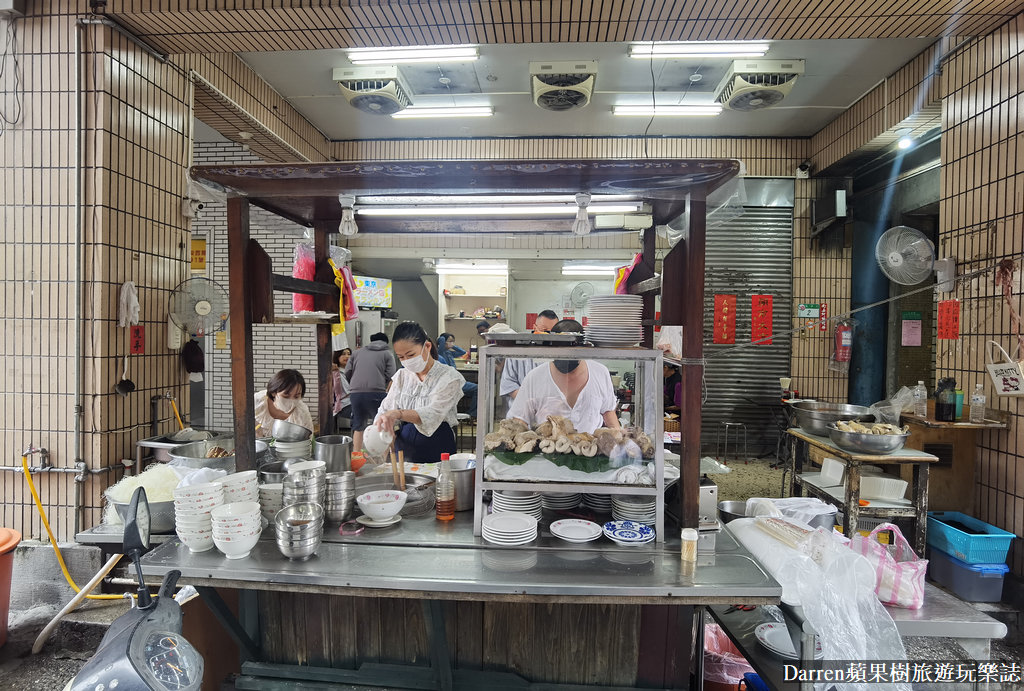 網站近期文章：北門站美食》黑點雞肉麵攤，台北大同區華亭街50年黑點雞肉飯
